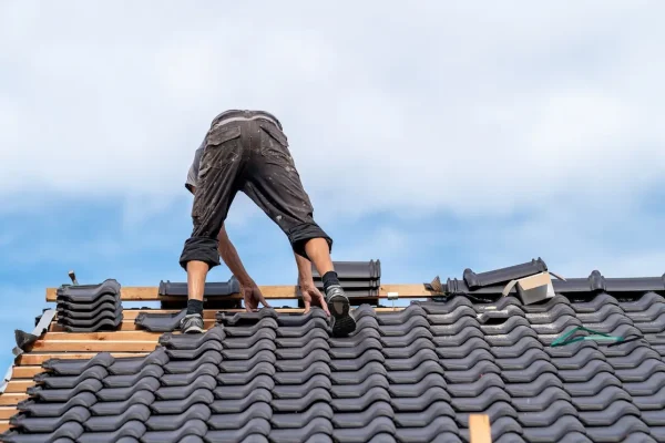 bungalow-roof-building-from-ceramic-roofing-by-an-expert